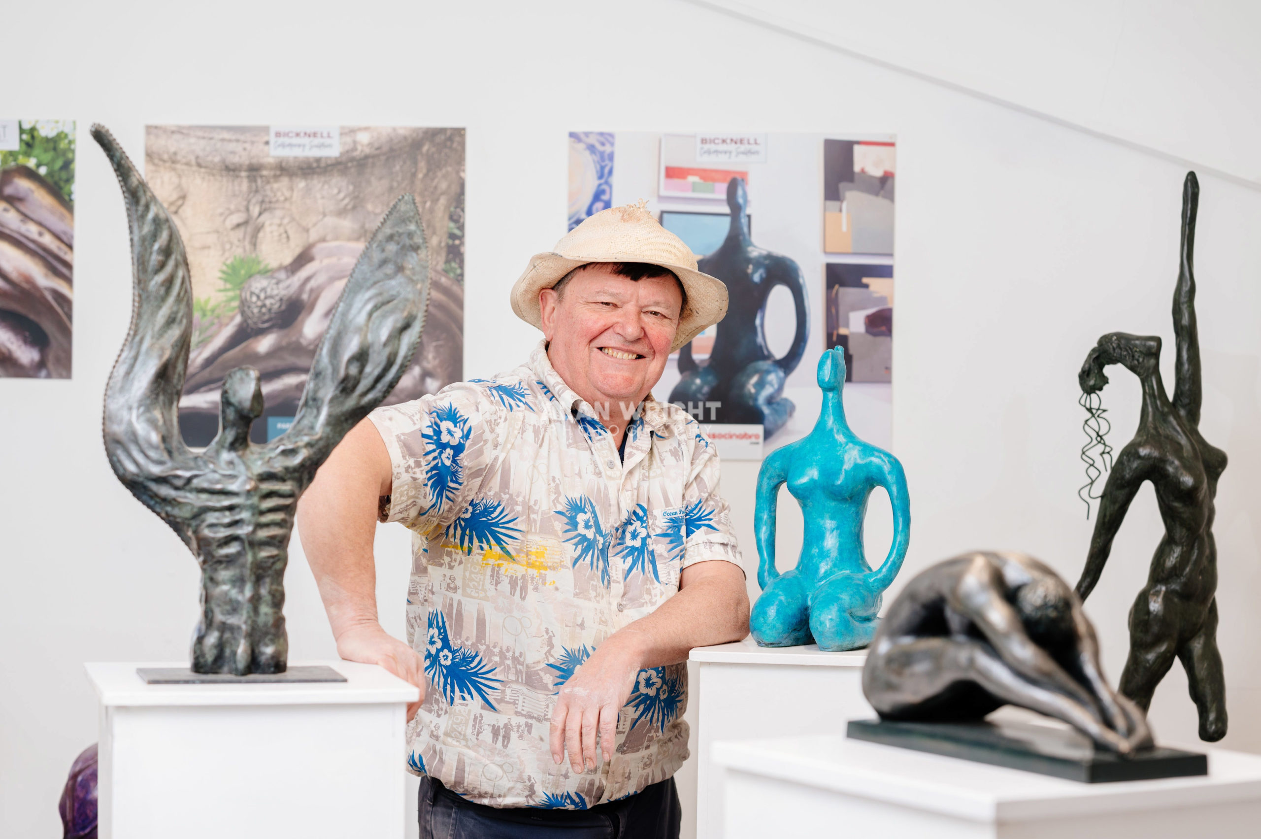 THE STRIKING SCULPTURES OF STEVE BICKNELL